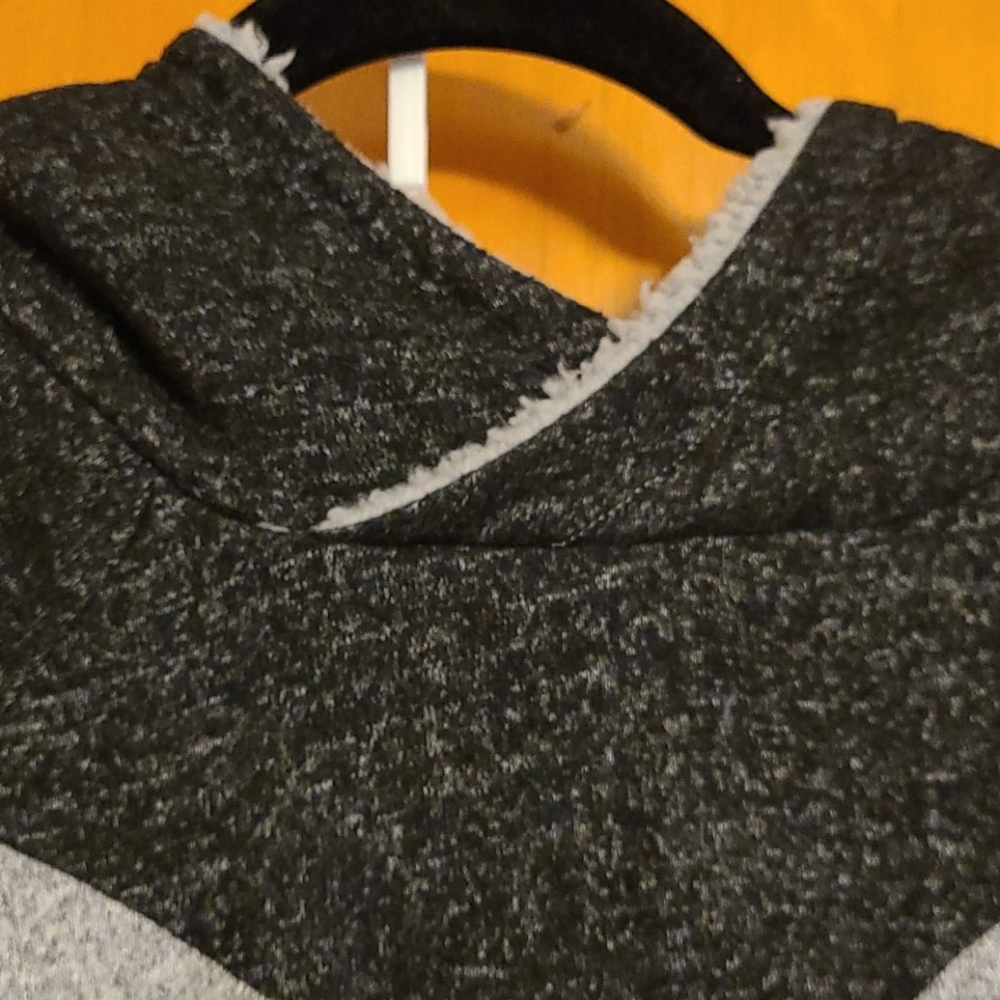 Sweater - Picture 4 of 4